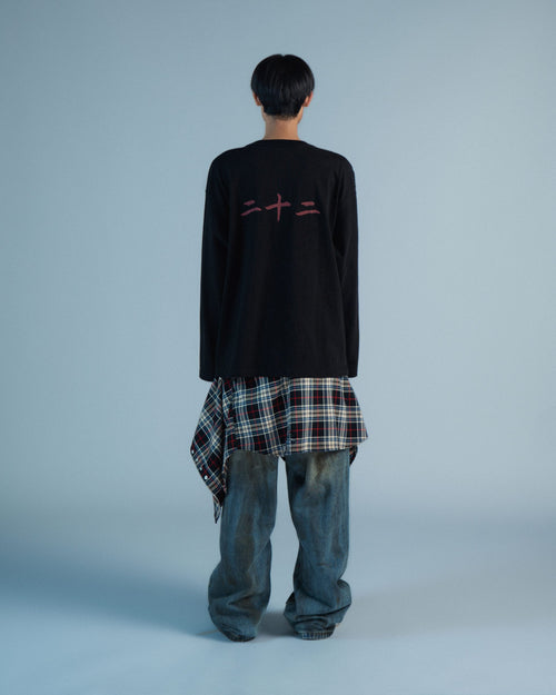 BUTT ON BLACK LONG SLEEVE 